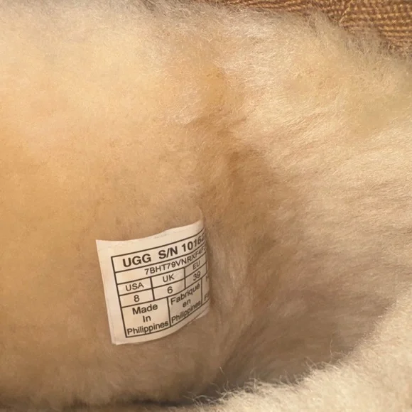 UGG Classic Short II - Picture 5 of 5